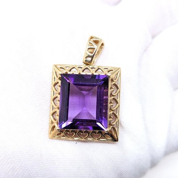 10kt Solid Yellow Gold Amethyst Emerald Cut Vintage Pendant With Heart Detail - Picture 1 of 9
